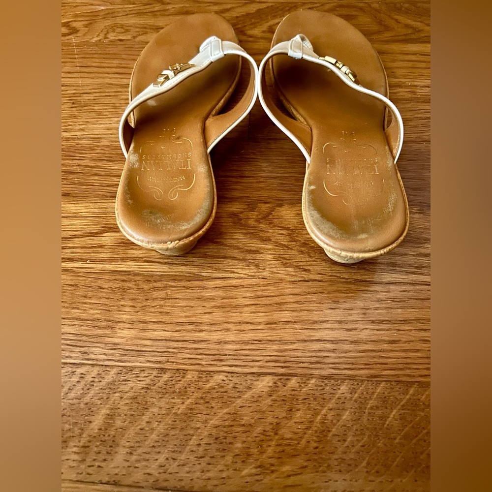 Italian Shoemakers Women’s Chic Tan and White Sz 7.5 Sandals, Made in Italy - Picture 3 of 10
